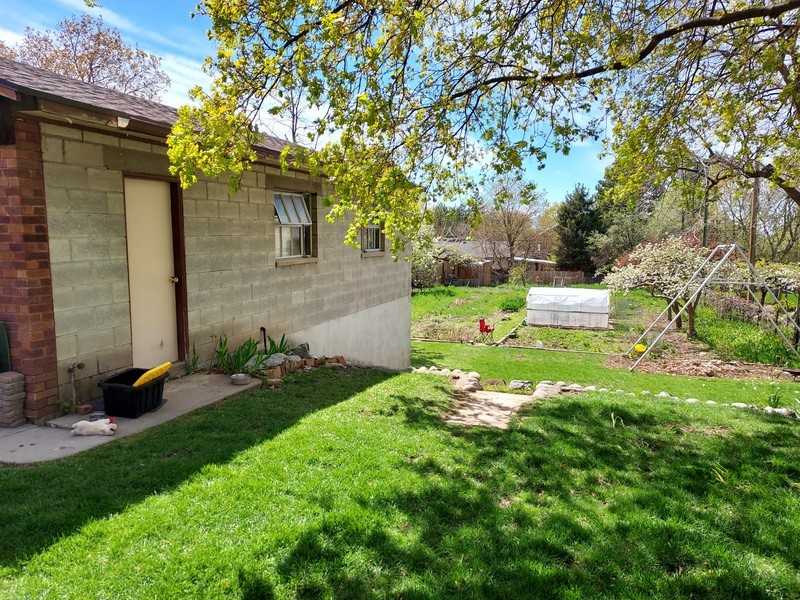 3344 S Oakwood St - Photo 2 of 14