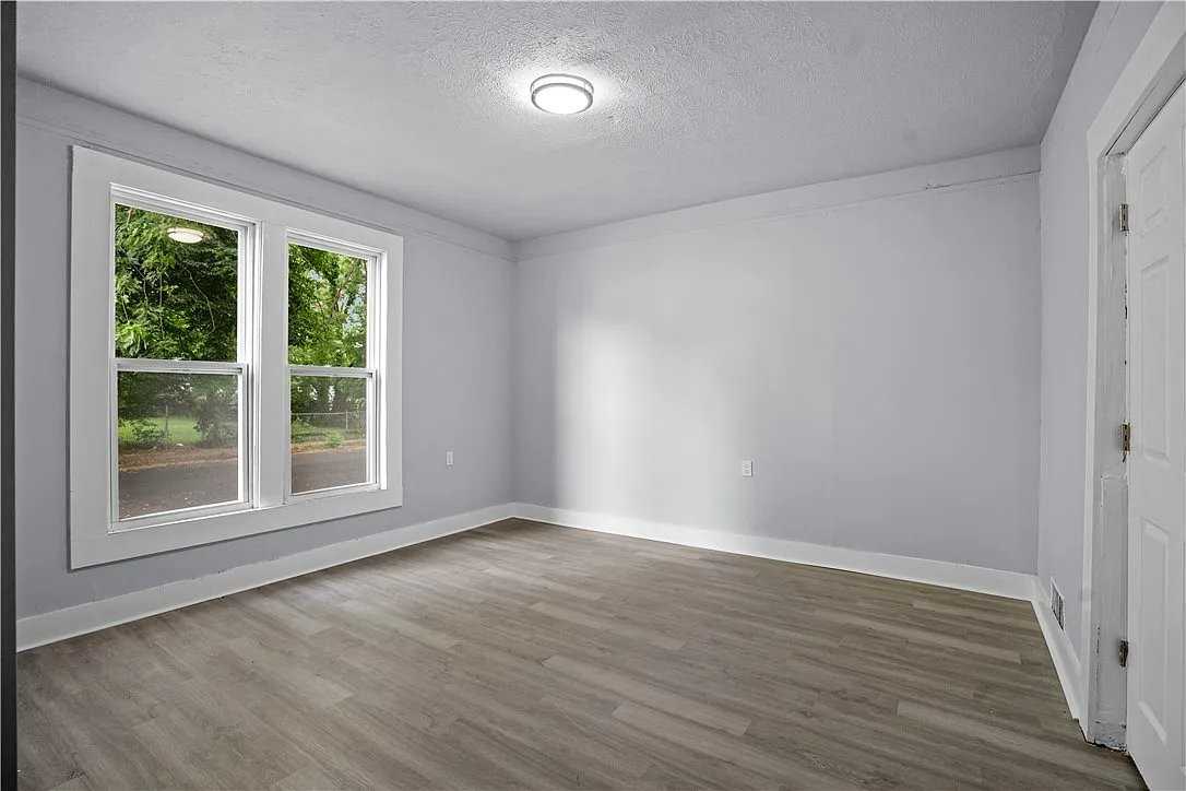 48 Sherman St - Photo 7 of 19