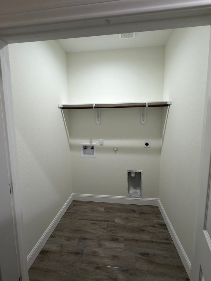 690 Shell St #1 - Photo 4 of 10