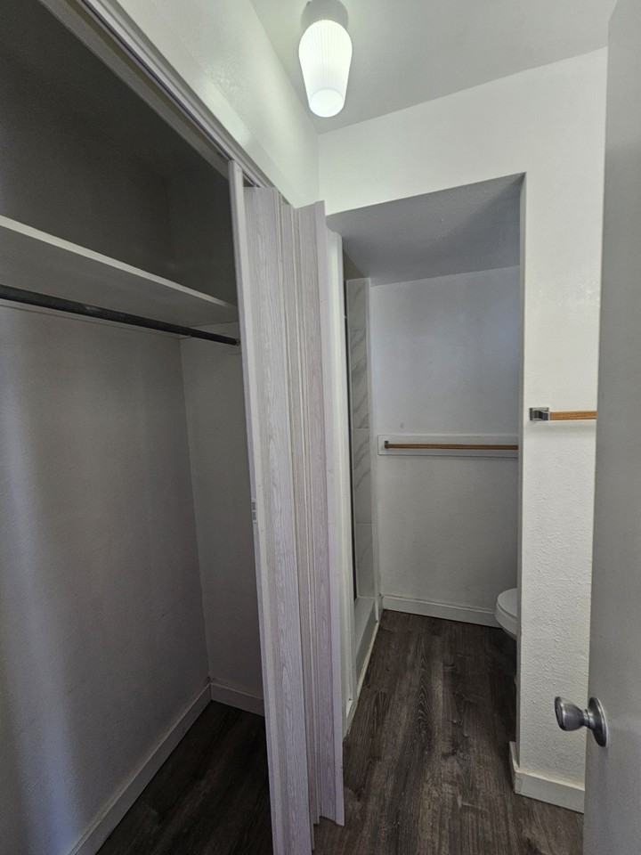 929 Sheridan St #504 - Photo 2 of 8