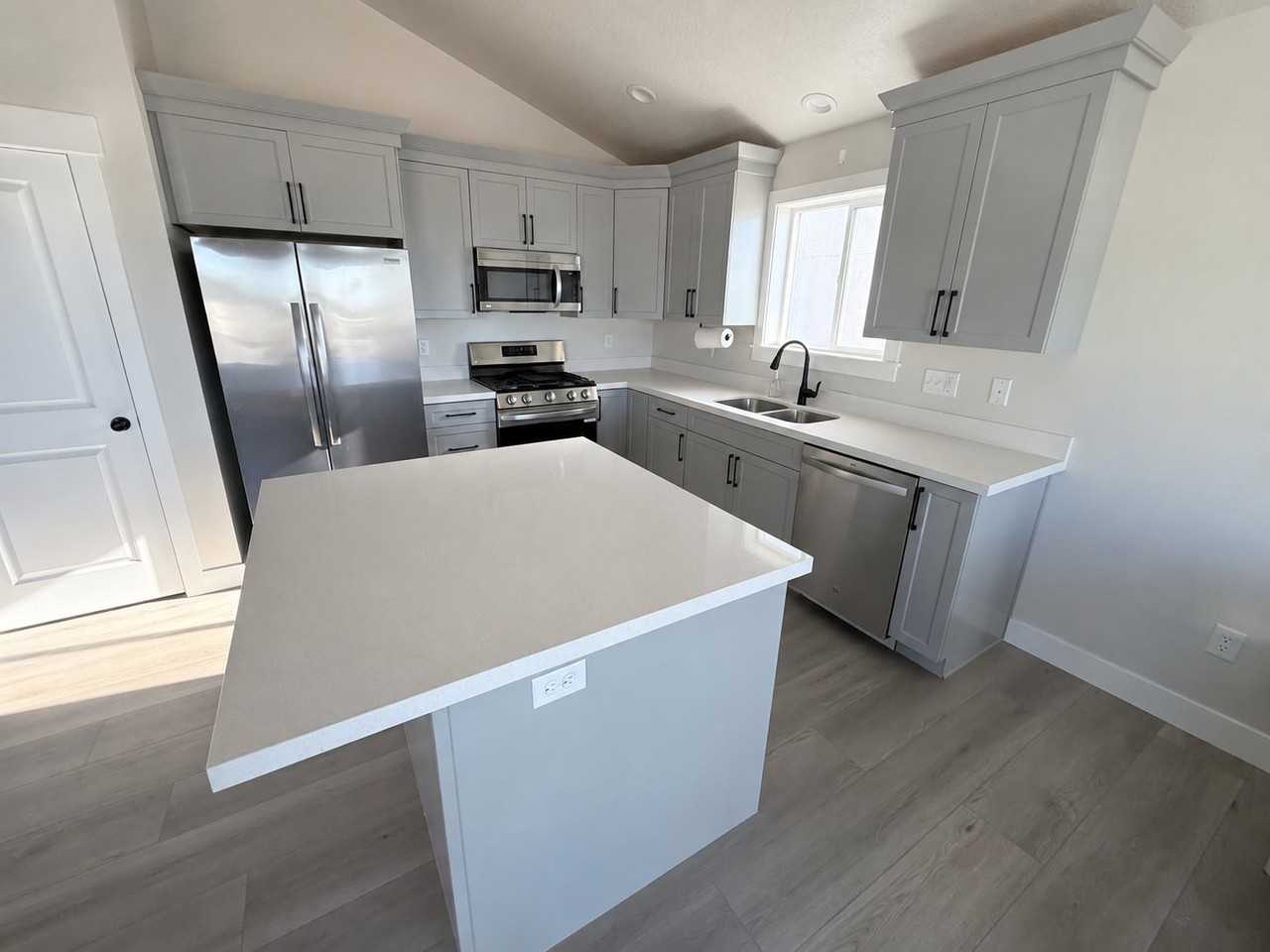 726 W Aly - Photo 4 of 16