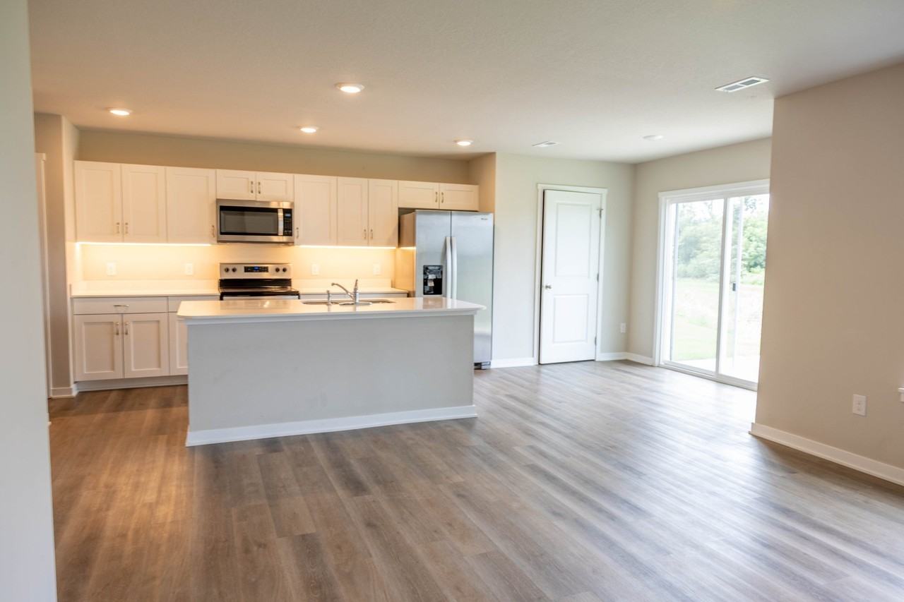 2569 Se Hawkins Dr - Photo 4 of 20