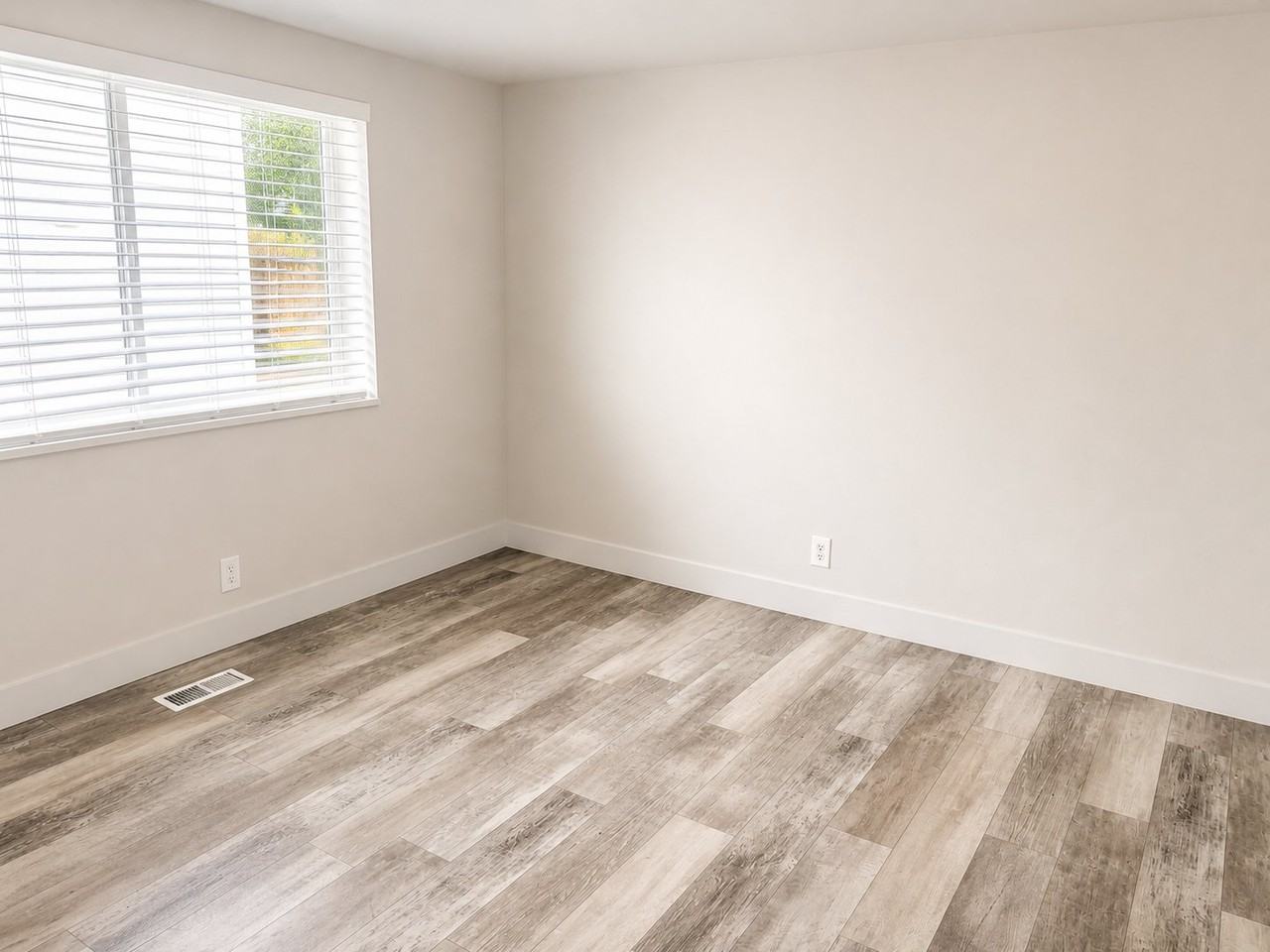 2117 E St #C - Photo 5 of 11