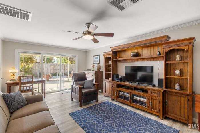 1809 Midvale Ct - Photo 4 of 20