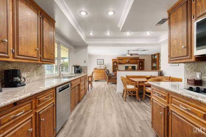 1809 Midvale Ct - Photo 7 of 20