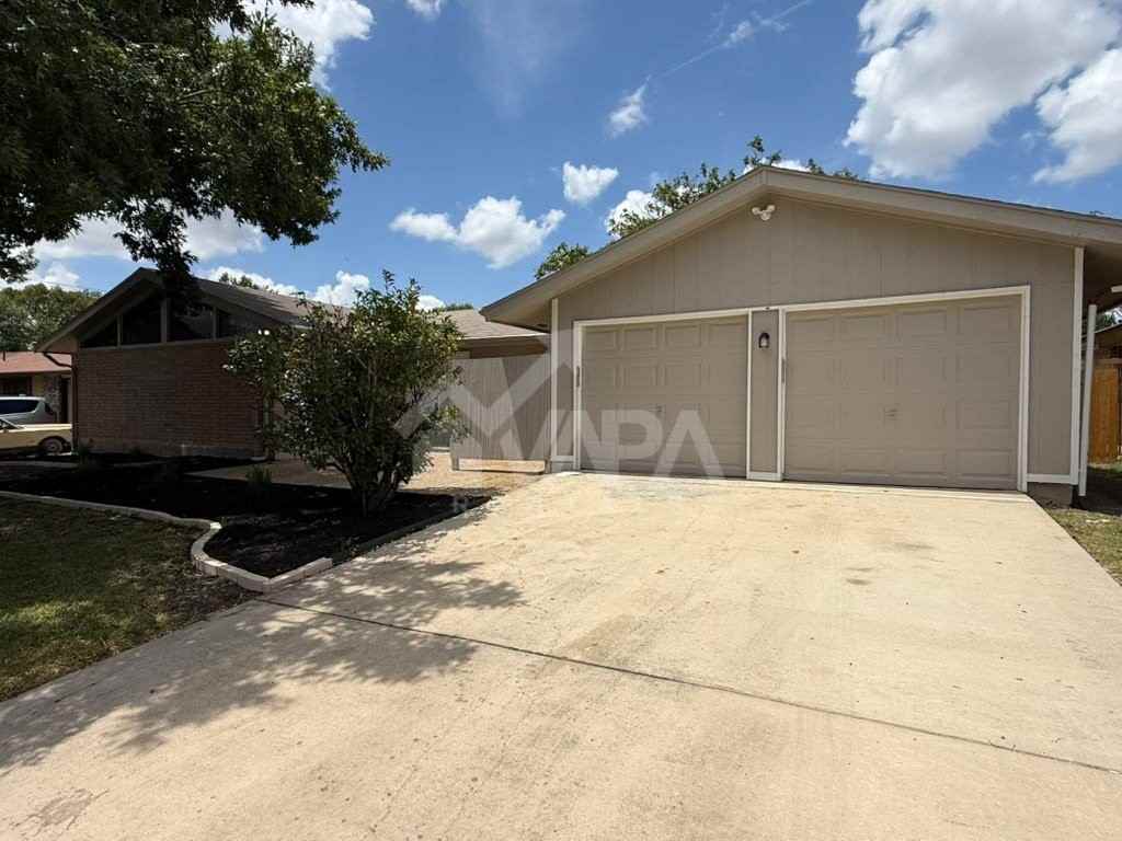 8007 Lake Frst - Photo 3 of 20