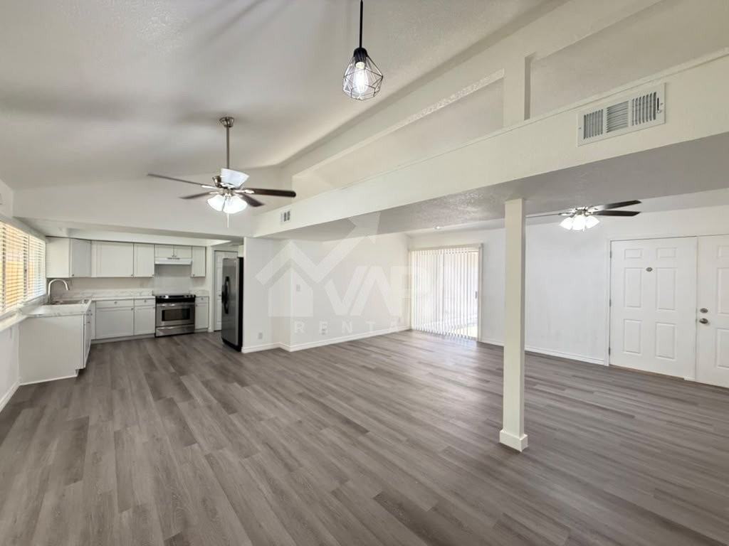 8007 Lake Frst - Photo 4 of 20