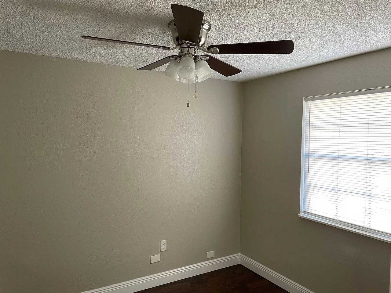 1675 Sailpoint Dr - Photo 2 of 7
