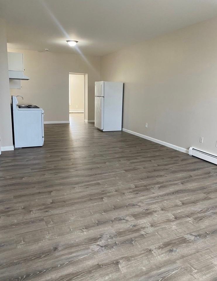 663 Middle St - Photo 3 of 5