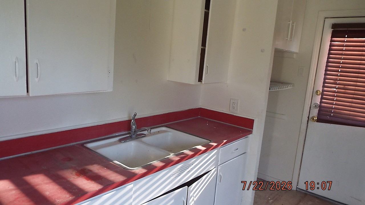 258 Brandywine Ave - Photo 4 of 10