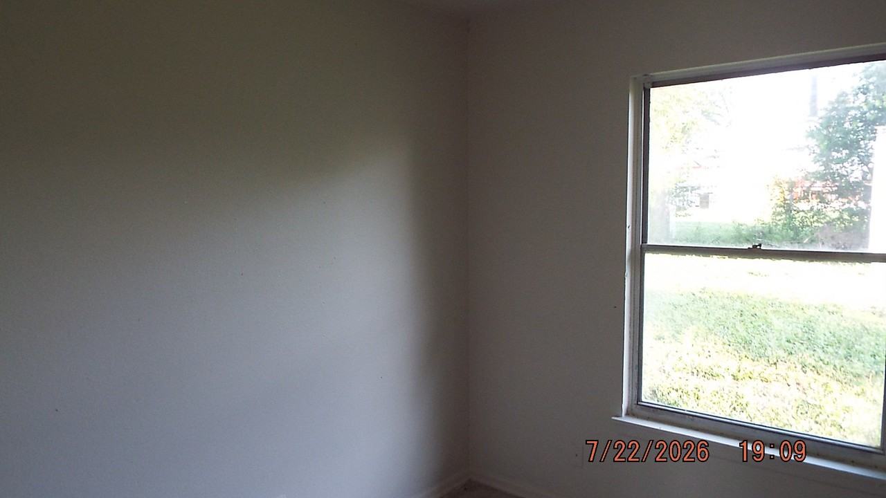 258 Brandywine Ave - Photo 7 of 10