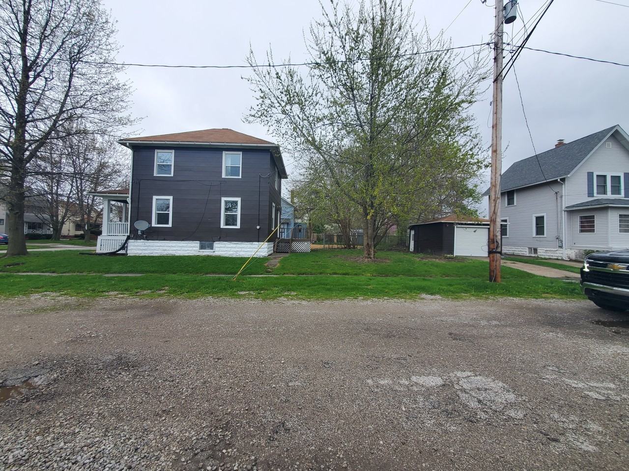 1063 W 12th St - Photo 6 of 10