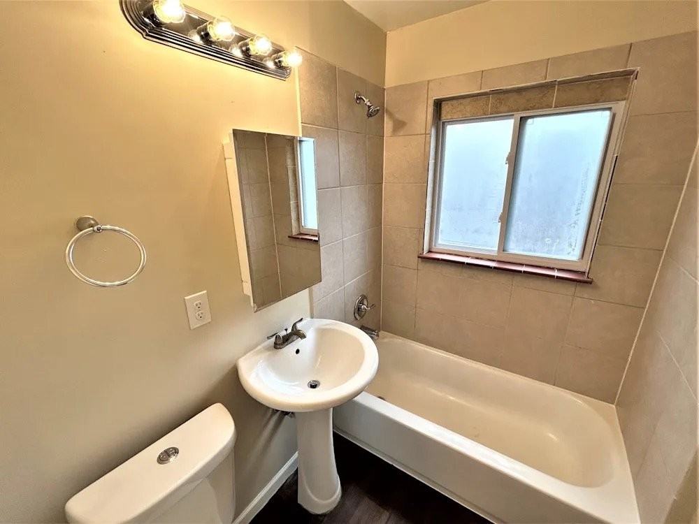 1312 S Broadway - Photo 2 of 8
