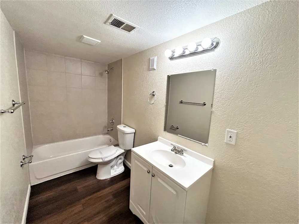 1312 S Broadway - Photo 3 of 8