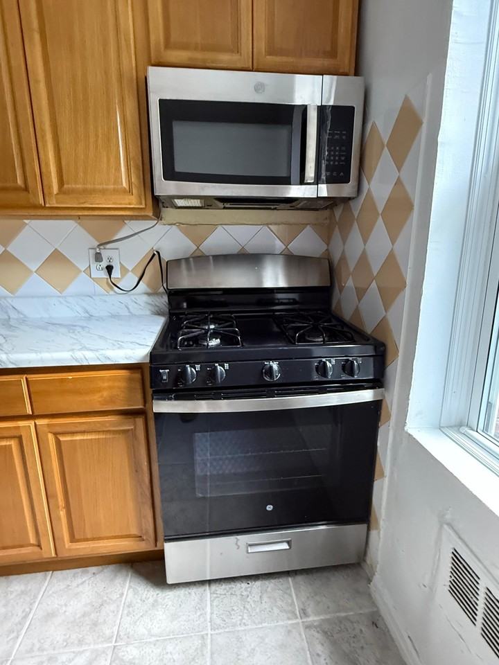 2661 Marion Ave #2 - Photo 4 of 15