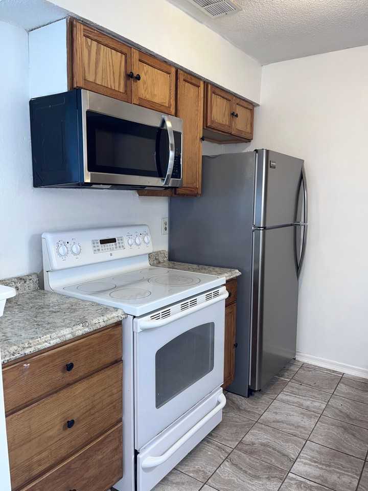 50 Fulton Ave - Photo 4 of 8
