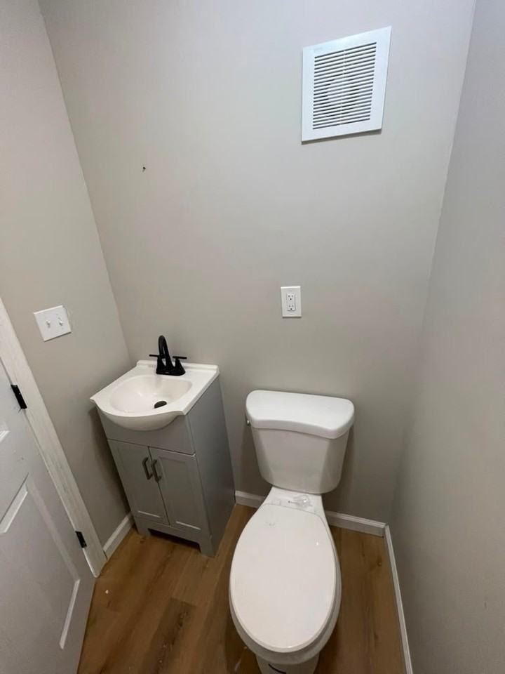 720 E 258th St - Photo 5 of 19