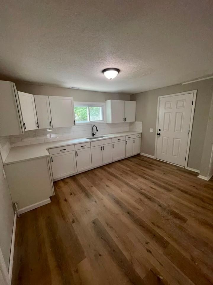 720 E 258th St - Photo 6 of 19