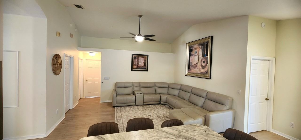 530 Wellesly St - Photo 6 of 11