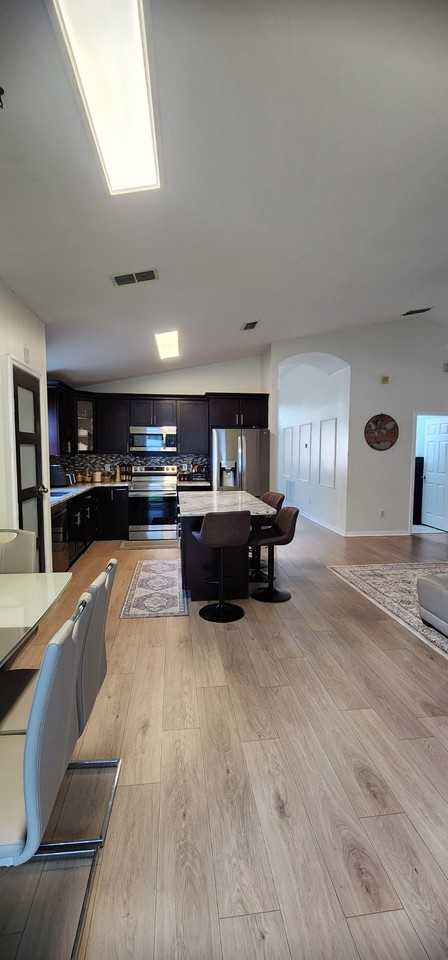 530 Wellesly St - Photo 2 of 11