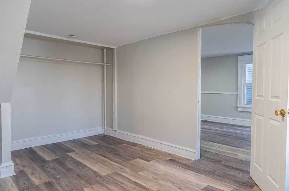 540 Front St - Photo 4 of 21