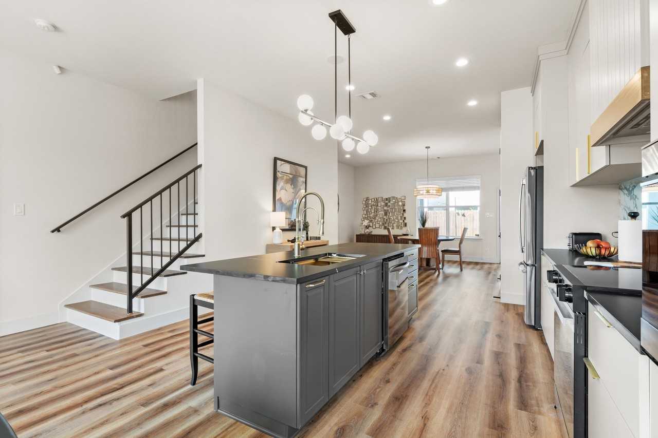 117 E 32nd St - Photo 3 of 18