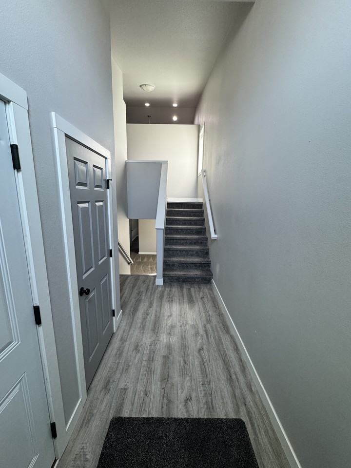 622 6th St E #NA - Photo 3 of 9