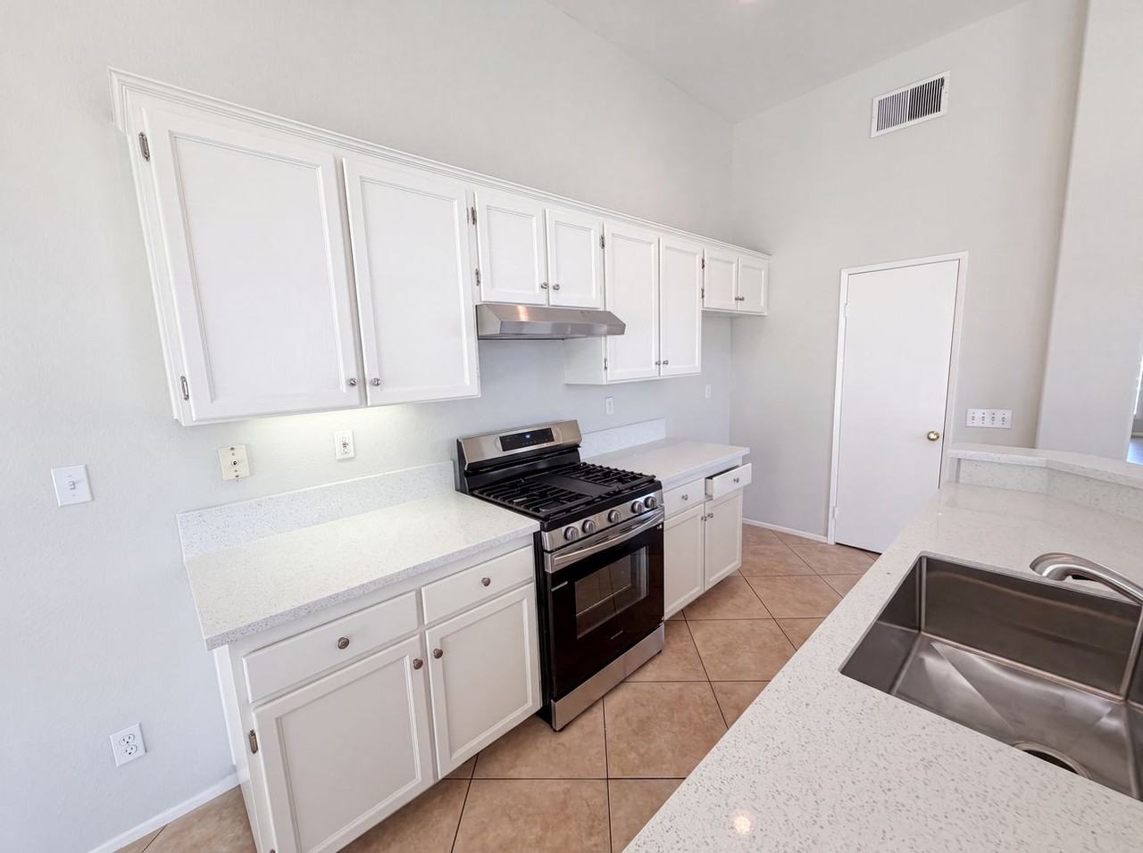 13478 Fairfield Dr #NA - Photo 4 of 15