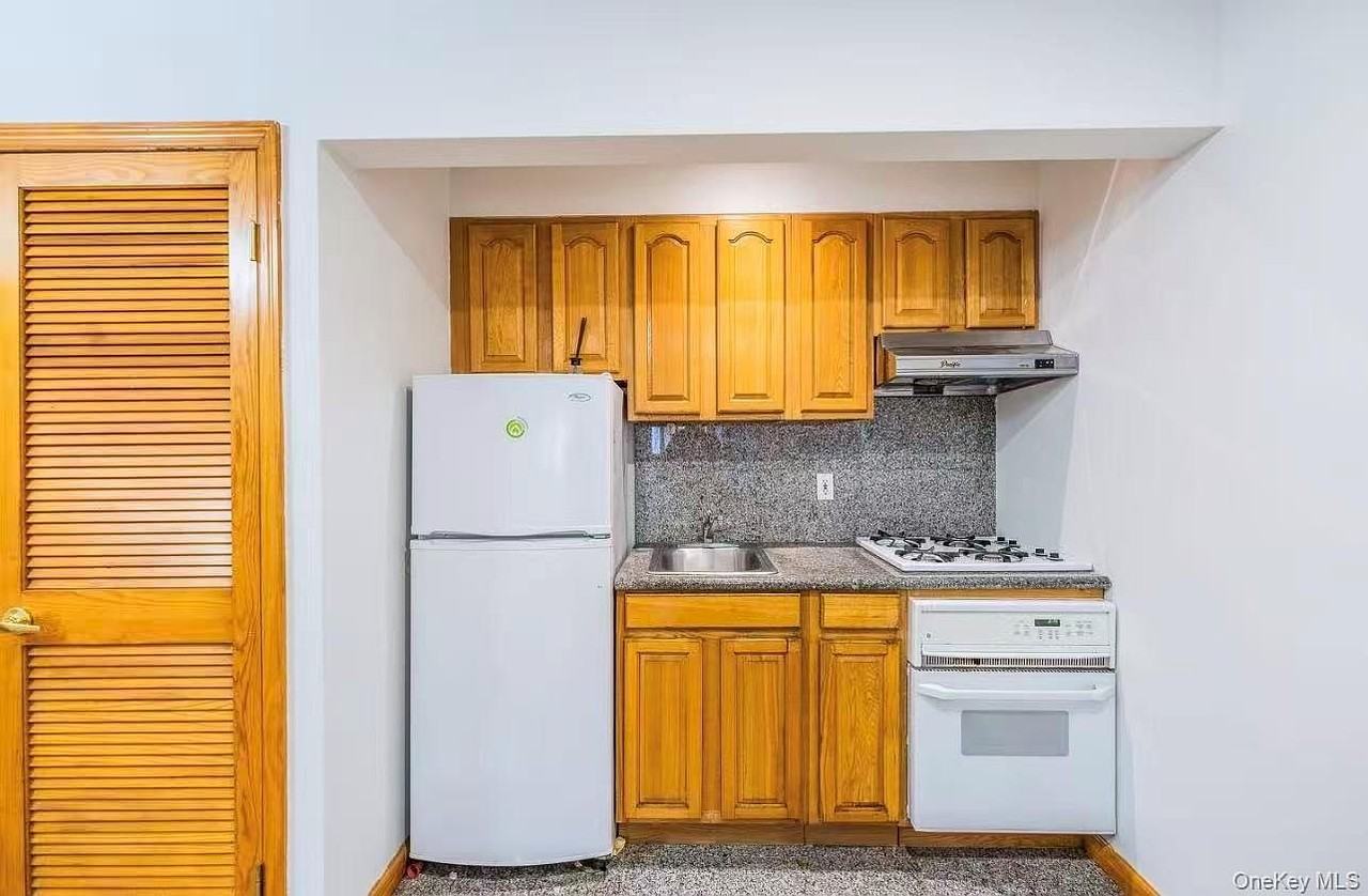 165 Elizabeth St #2L - Photo 3 of 12