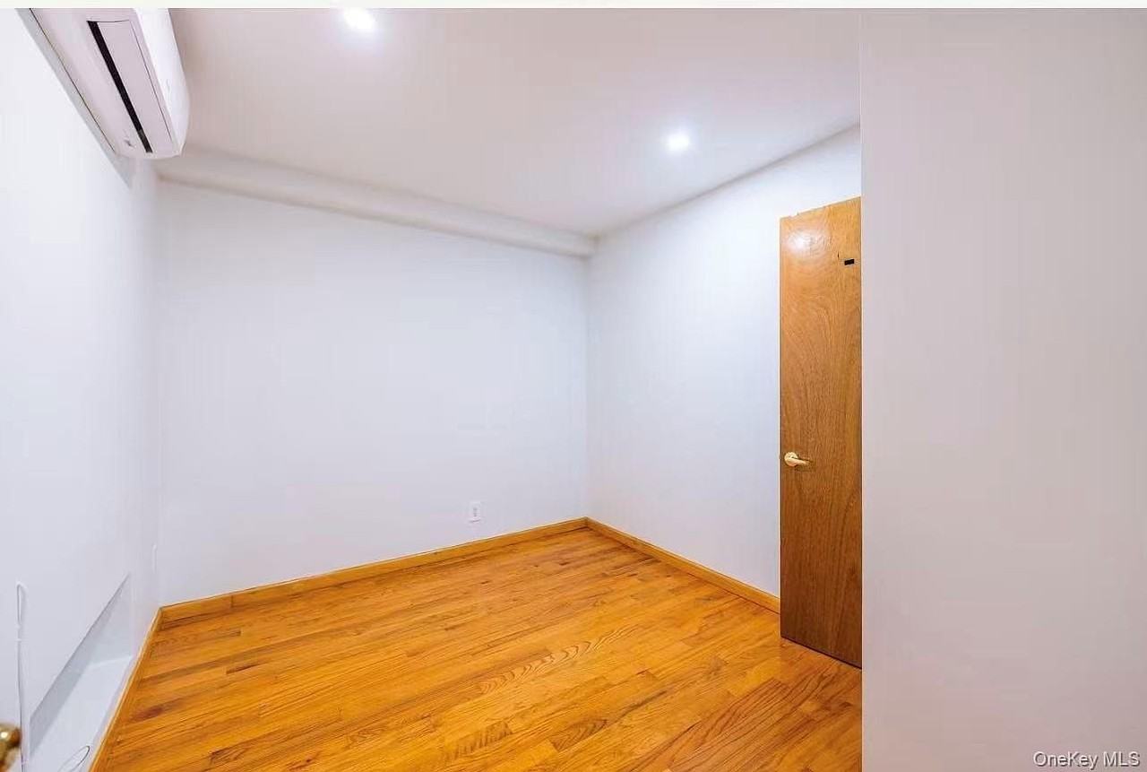 165 Elizabeth St #2L - Photo 4 of 12
