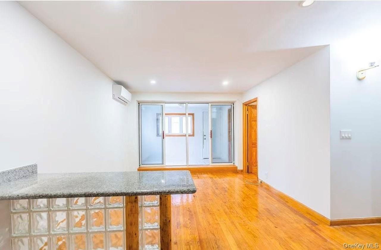 165 Elizabeth St #2L - Photo 5 of 12