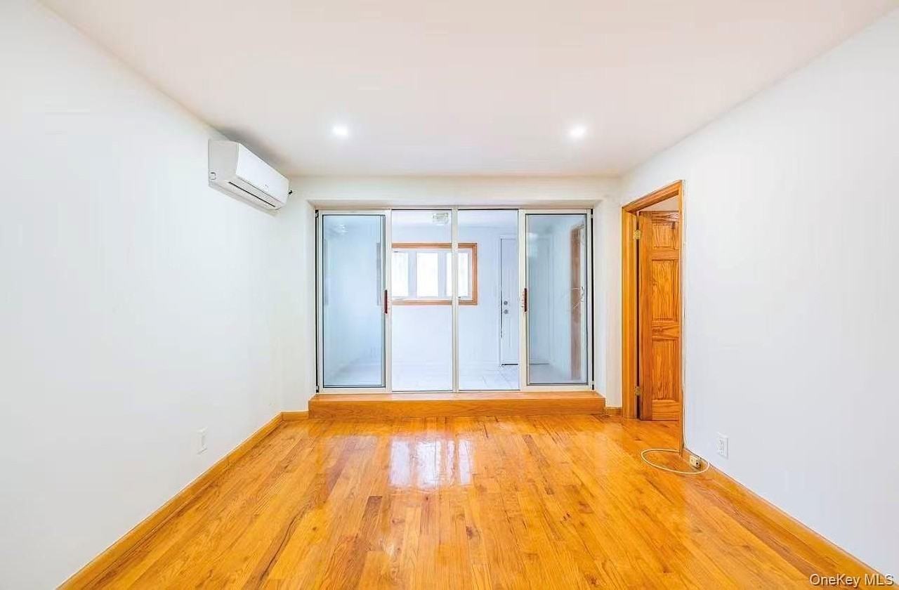 165 Elizabeth St #2L - Photo 6 of 12
