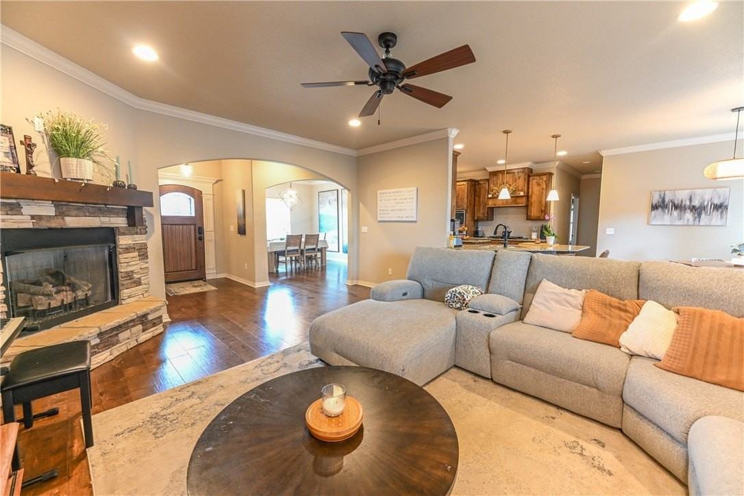 5824 W Persimmon St - Photo 4 of 19