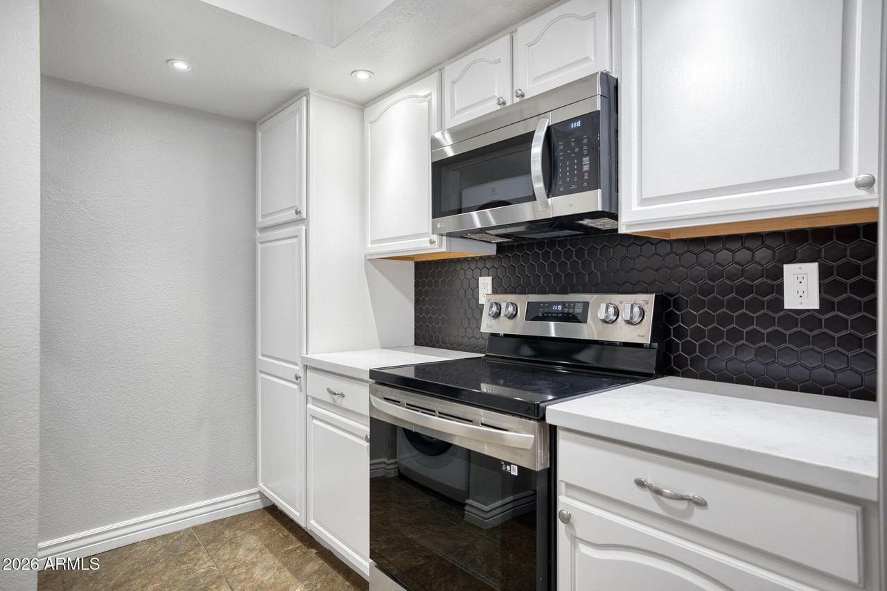 10444 N 69th St #201 - Photo 5 of 17