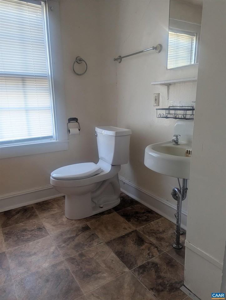 7416 Greenwood Station Rd - Photo 6 of 22