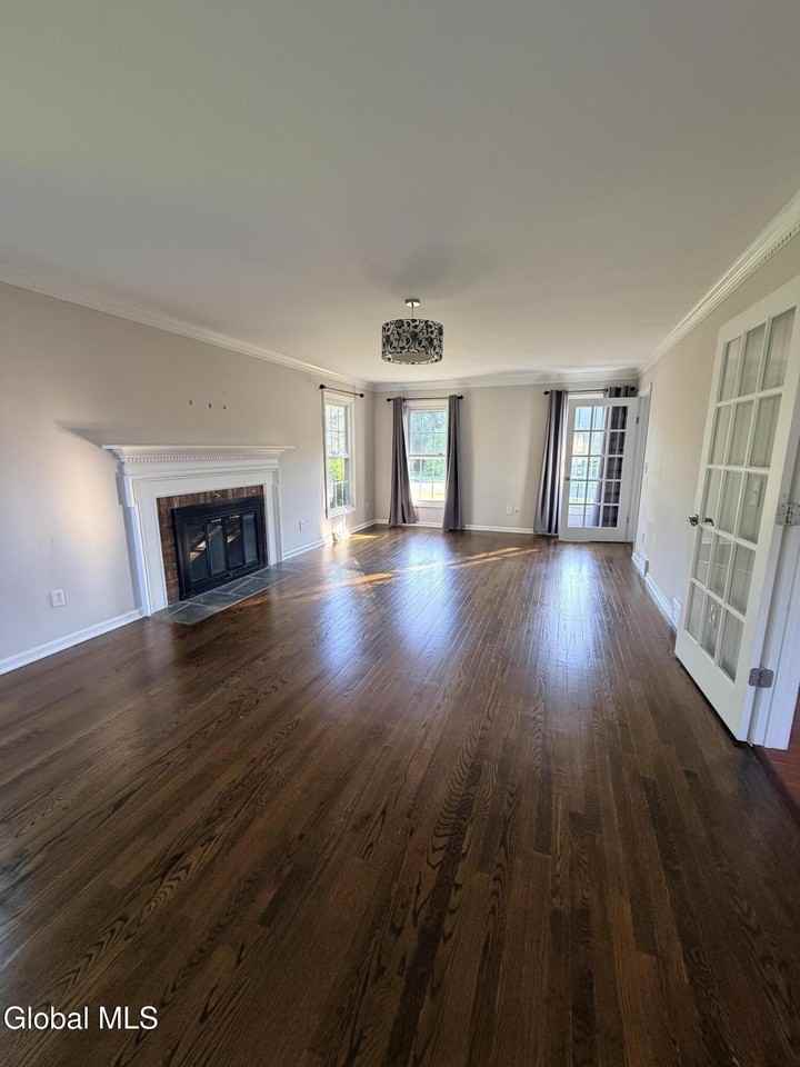 7 Fenway Ct - Photo 6 of 21