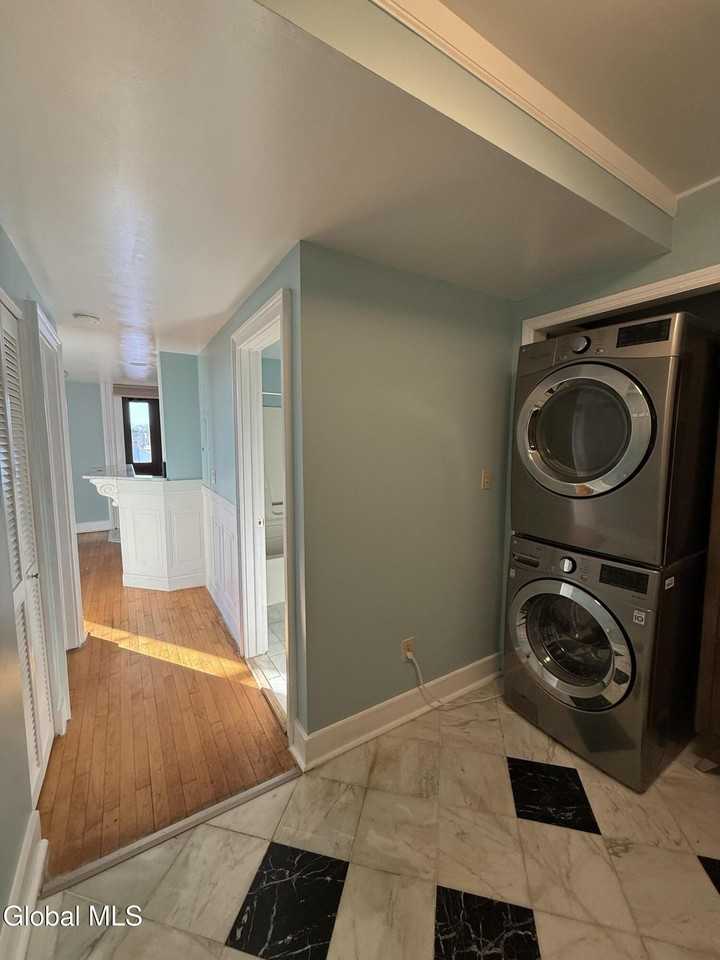 409 Madison Ave #303 - Photo 4 of 21