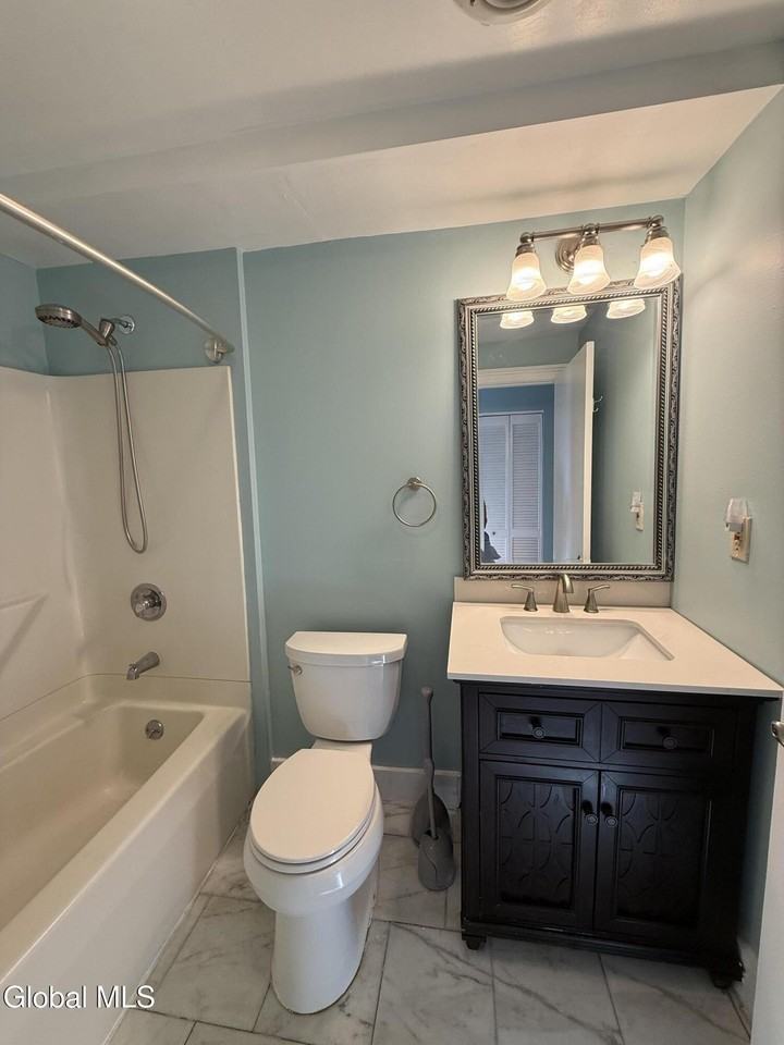 409 Madison Ave #303 - Photo 5 of 21