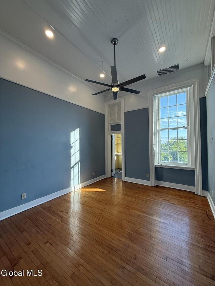 409 Madison Ave #303 - Photo 6 of 21