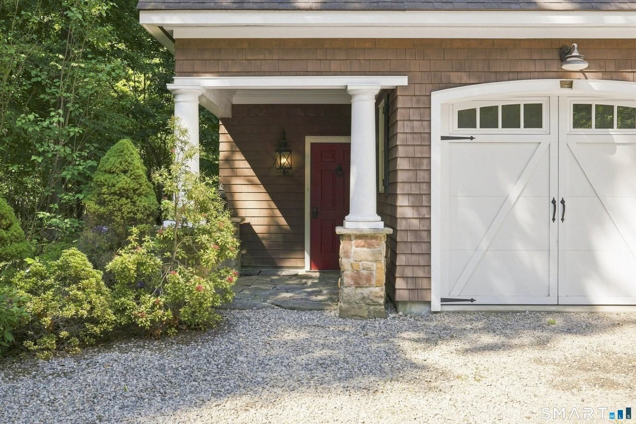 82 Laurel Ln #A - Photo 2 of 15