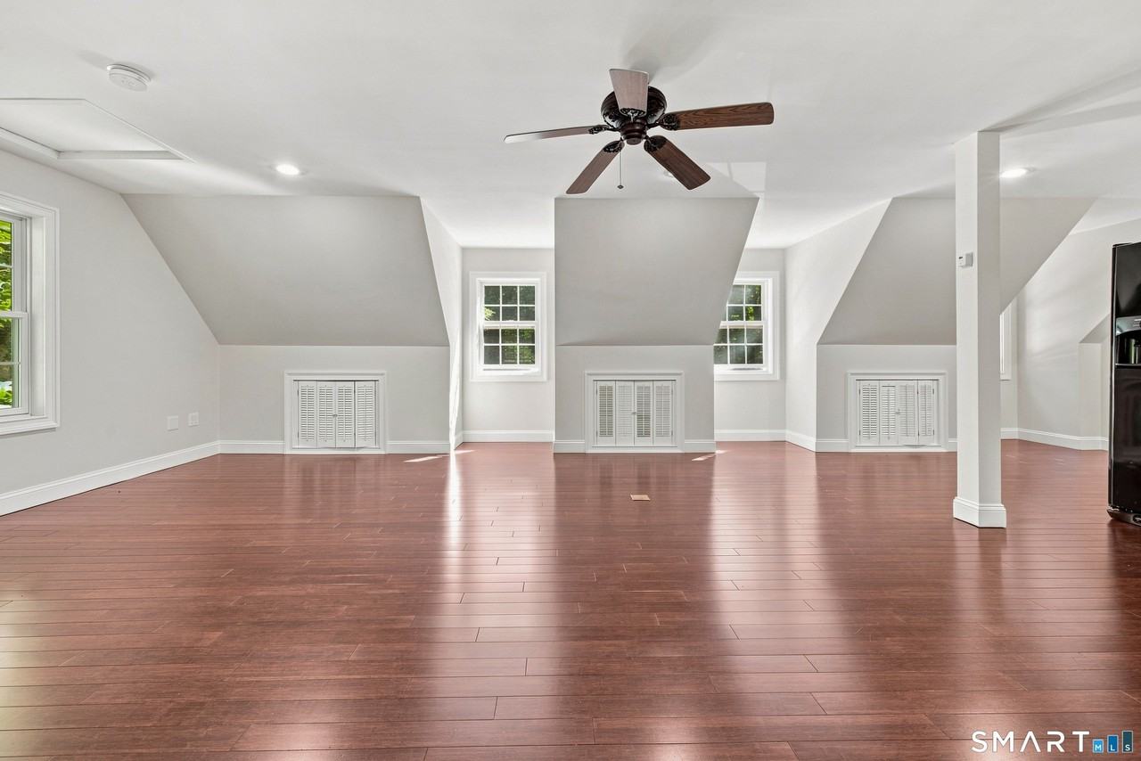82 Laurel Ln #A - Photo 3 of 15