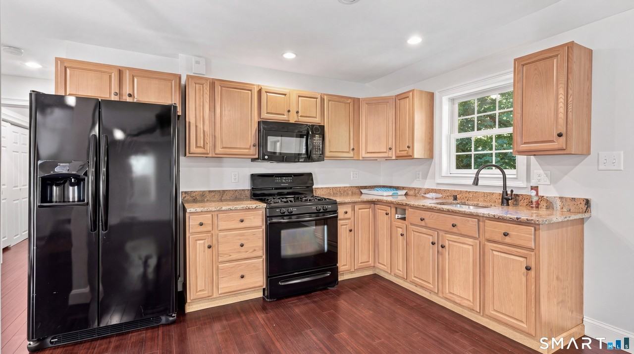 82 Laurel Ln #A - Photo 7 of 15