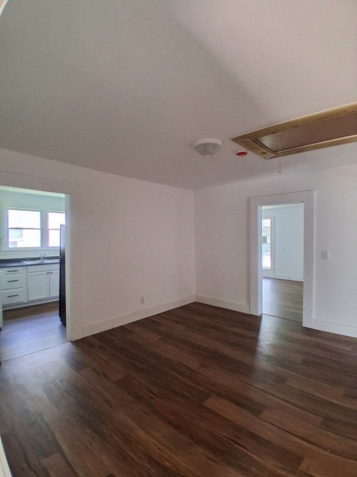 210 E 14th St Sw - Photo 6 of 16