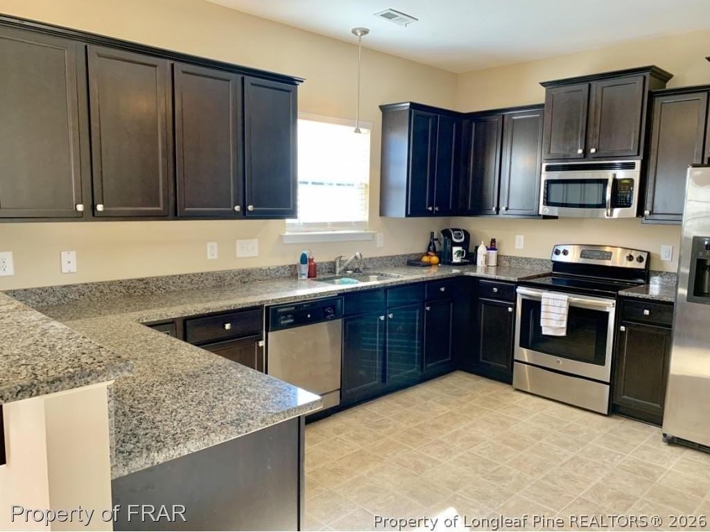 211 Rainmaker St - Photo 5 of 31