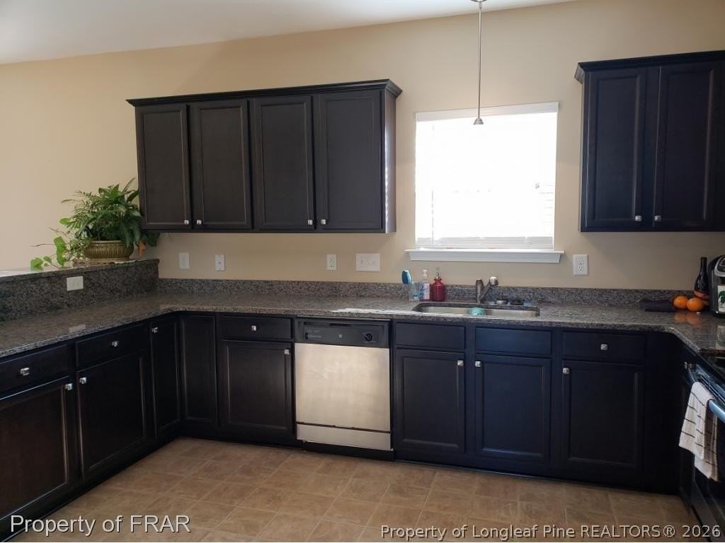 211 Rainmaker St - Photo 7 of 31