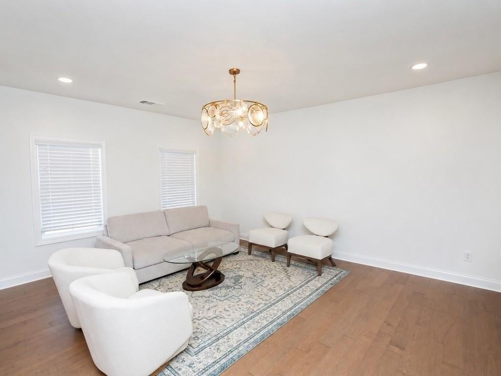 6725 Dahlgren Ct - Photo 4 of 9