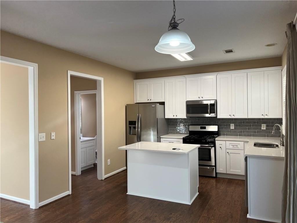 3413 Stoneham Dr - Photo 4 of 17