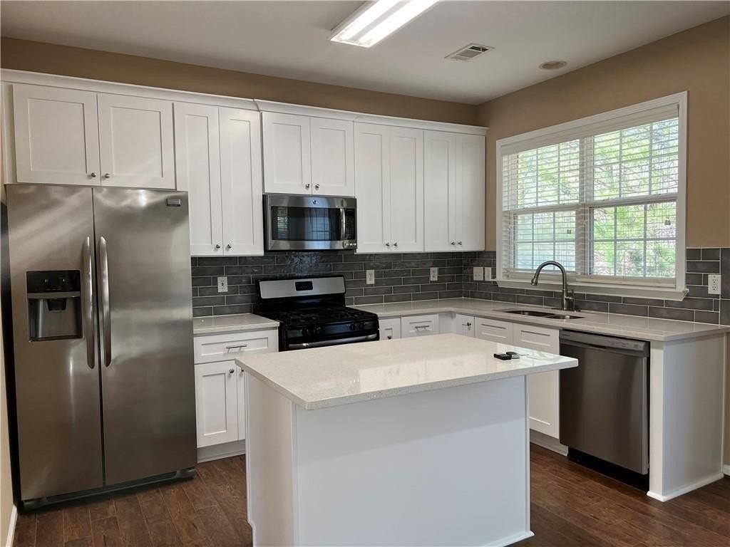 3413 Stoneham Dr - Photo 5 of 17