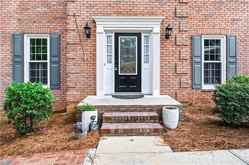 5525 Hampstead Way - Photo 4 of 50