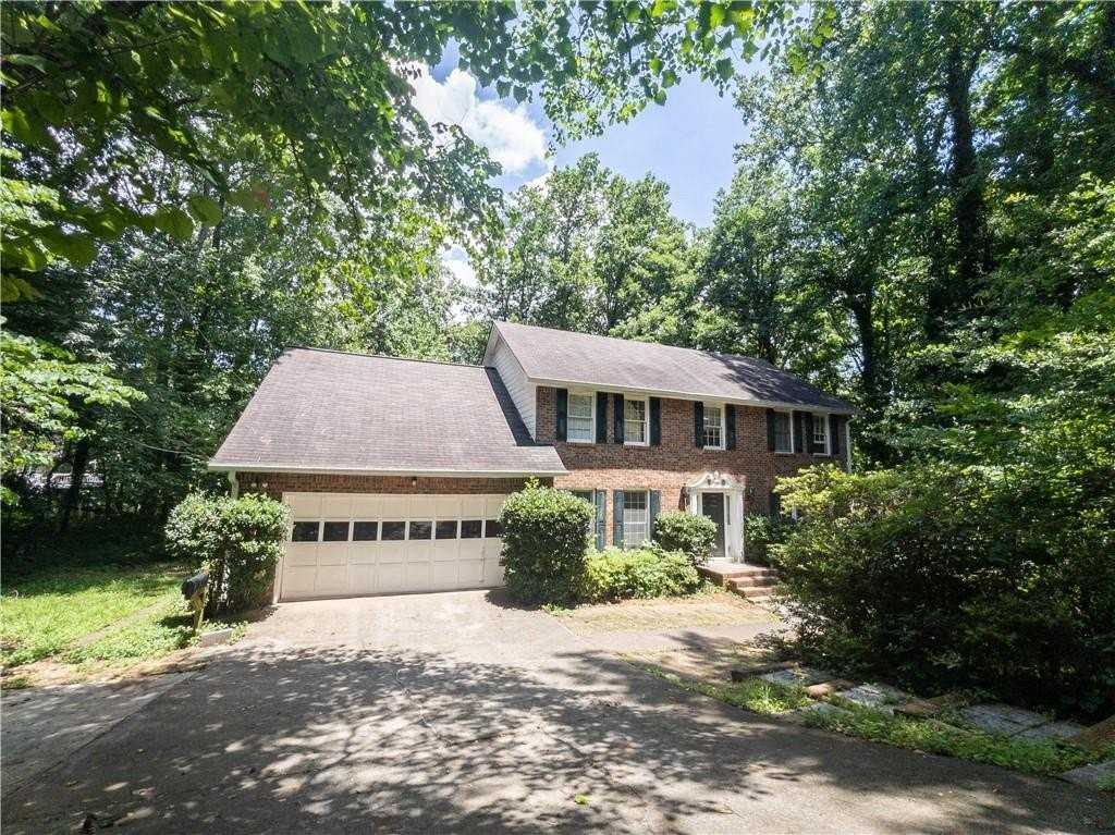 965 Millbrook Ct - Photo 3 of 34